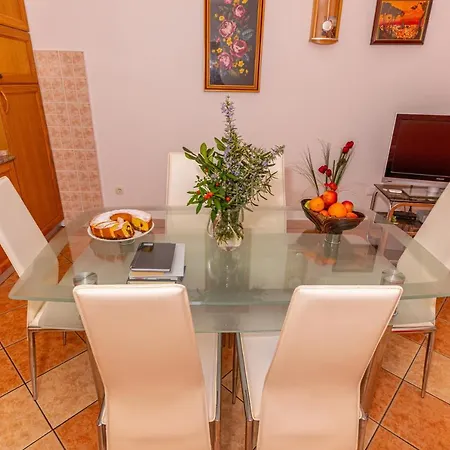 Dadi Apartment *