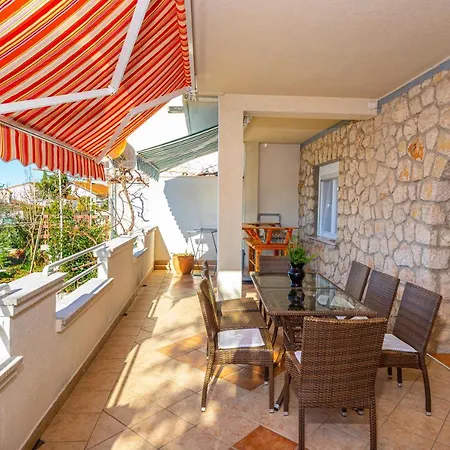 Dadi Lägenhet Dramalj