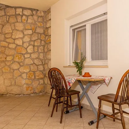 Dadi Apartment