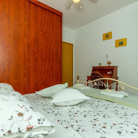 Dadi Apartment *