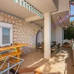 Apartament Dadi *